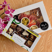 Cargar imagen en el visor de la galería, Regalo de Box Gourmet de Quesos y Caja de Brownies