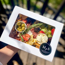 Cargar imagen en el visor de la galería, Regalo de Box Gourmet de Quesos y Caja de Brownies