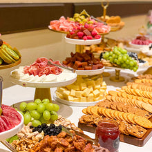 Cargar imagen en el visor de la galería, Mesa de Quesos y Carnes frías para evento de 100 personas
