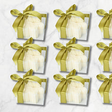 Cargar imagen en el visor de la galería, Velas Copo de Nieve Milky Co. - Pack 10 regalos