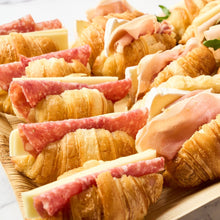 Cargar imagen en el visor de la galería, Platón de Mini Croissants