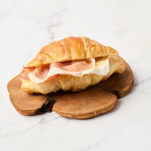 Cargar imagen en el visor de la galería, Platón de Mini Croissants