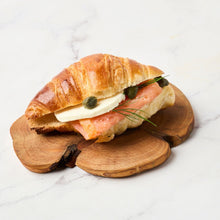 Cargar imagen en el visor de la galería, Platón de Mini Croissants