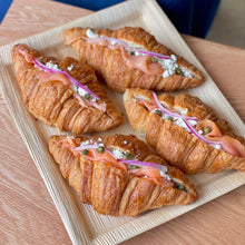 Cargar imagen en el visor de la galería, Platón de Croissants