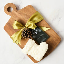 Cargar imagen en el visor de la galería, Regalo Tabla de Parota y Vela Milky co