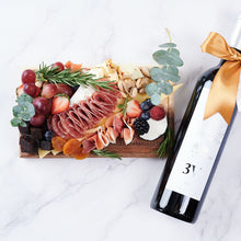 Cargar imagen en el visor de la galería, La Tabla de Queso Gourmet Chica y vino tinto mexicano