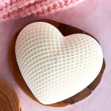 Cargar imagen en el visor de la galería, Vela de Corazón Milky Co.
