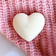 Cargar imagen en el visor de la galería, Vela de Corazón Milky Co.
