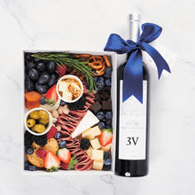 Cargar imagen en el visor de la galería, Box Gourmet Chica y vino mexicano