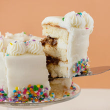 Cargar imagen en el visor de la galería, Pastel Birthday Cake La Divinata