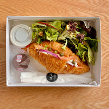 Cargar imagen en el visor de la galería, Croissant Box Lunch Gourmet - Pack 12 piezas
