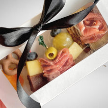 Cargar imagen en el visor de la galería, Box de Bocaditos y Crostini