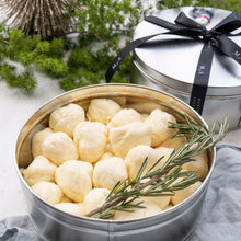 Cargar imagen en el visor de la galería, Lata de Perlas de Queso Oaxaca