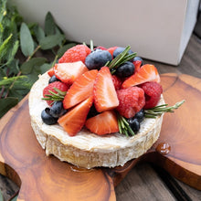 Cargar imagen en el visor de la galería, Regalo de Queso Brie y vino mexicano