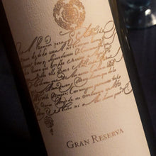 Cargar imagen en el visor de la galería, Vino Premium de Casa Madero - regalo

