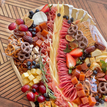 Cargar imagen en el visor de la galería, La Tabla de Queso Gourmet - MOM Edition
