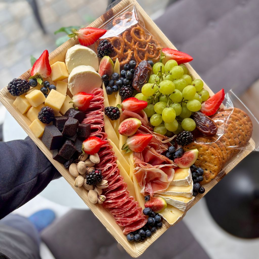La Tabla de Queso Gourmet Mediana – Mantel y Servilleta