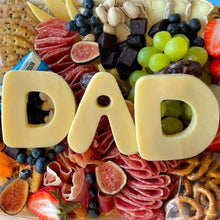 Cargar imagen en el visor de la galería, Letras de queso &quot;DAD&quot; - Topping EXTRA
