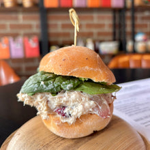 Cargar imagen en el visor de la galería, Platón de Marinita Premium
