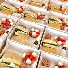 Cargar imagen en el visor de la galería, Panini al pesto Box Lunch Gourmet - Pack 12 piezas
